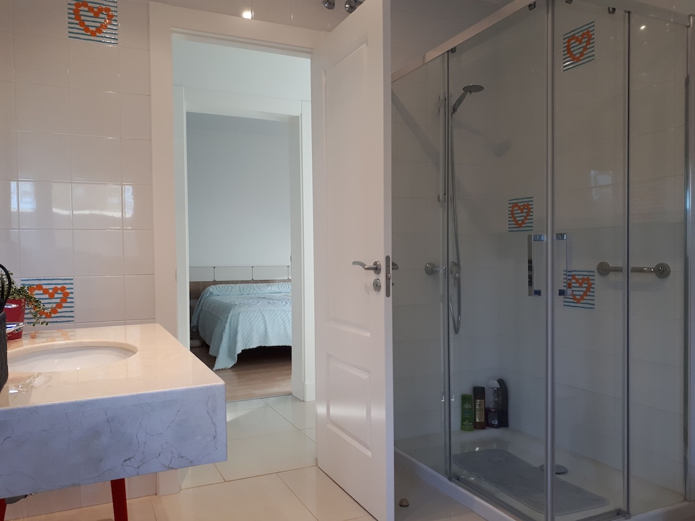 Habitación Triple Básica, Baño Compartido (H1)