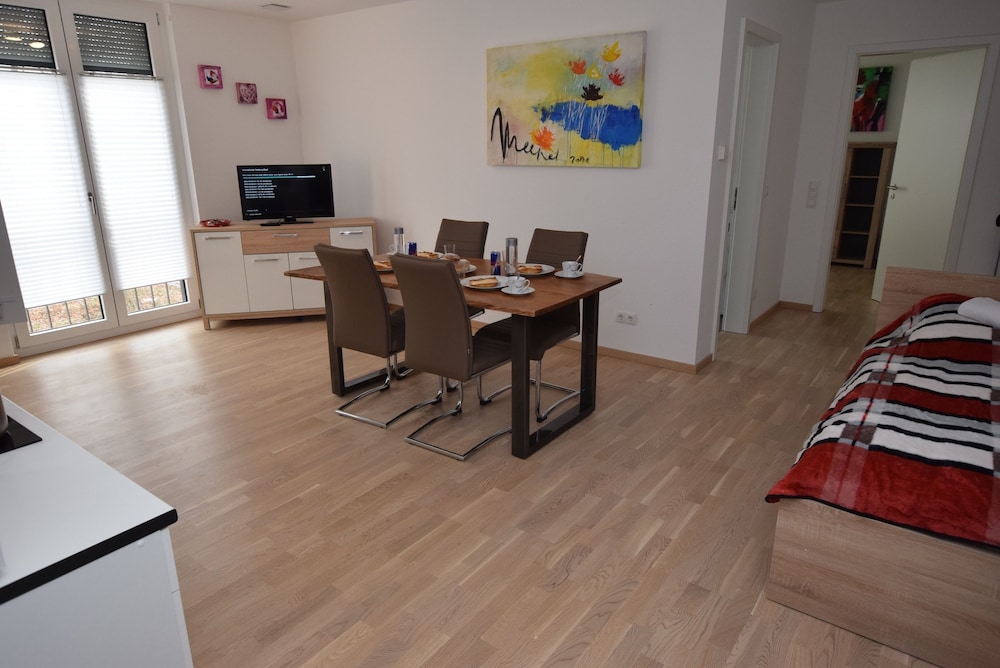Apartment, 2 Bedrooms (103-00) photo 1