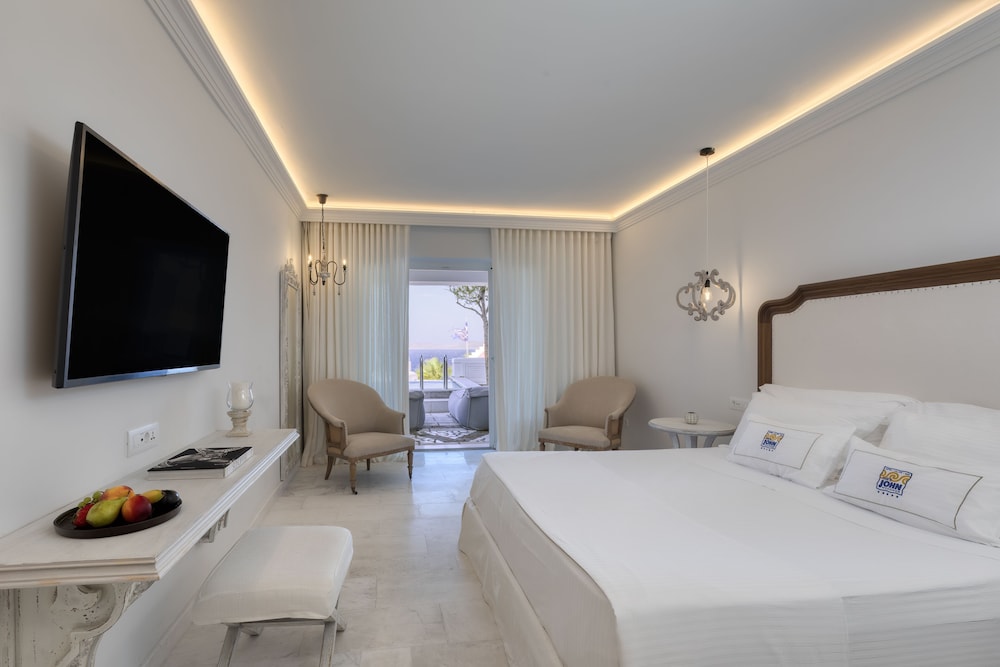 Signature Two Bedroom Suite with Private Pool & Sea View - Photo 5
