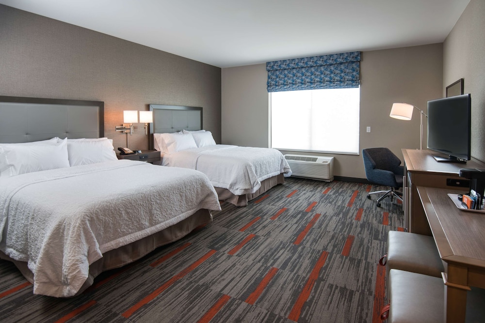 Room, 2 Queen Beds, Mobility Accessible, Hearing Accessible, Bathtub photo 3