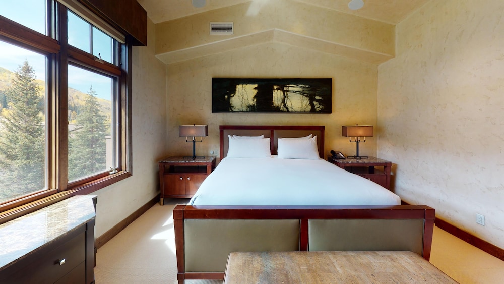 Penthouse, 3 Bedrooms (+ Den, #454)