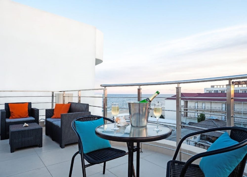 Family Room, Balcony