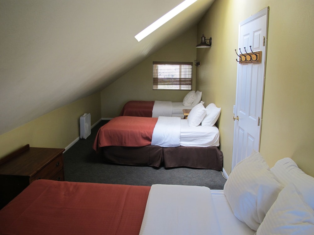 Deluxe House (Mt. Morrison) photo 3