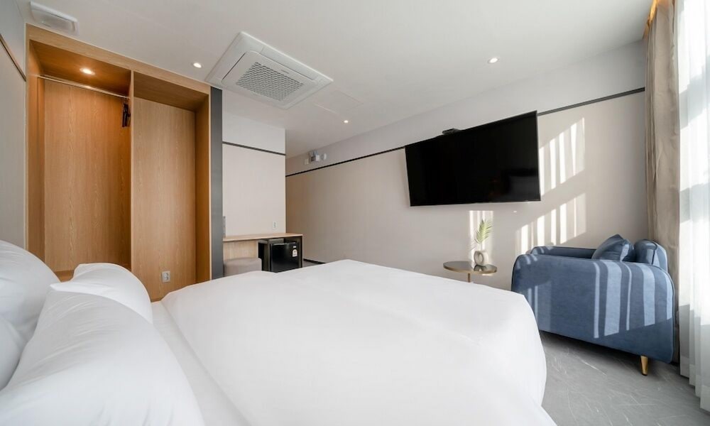 Deluxe Double Room - Photo 8