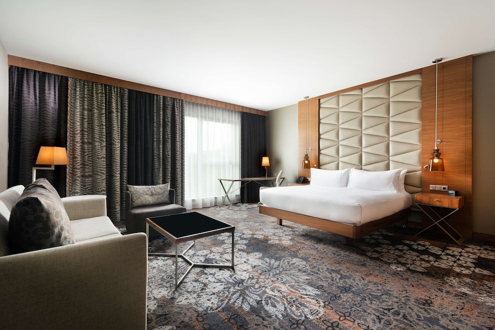 Junior Suite, 1 King Bed, Non Smoking, Club Lounge Access photo 1