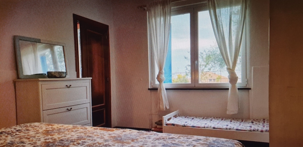 WHITE & BLUE HOUSE, Photo 2