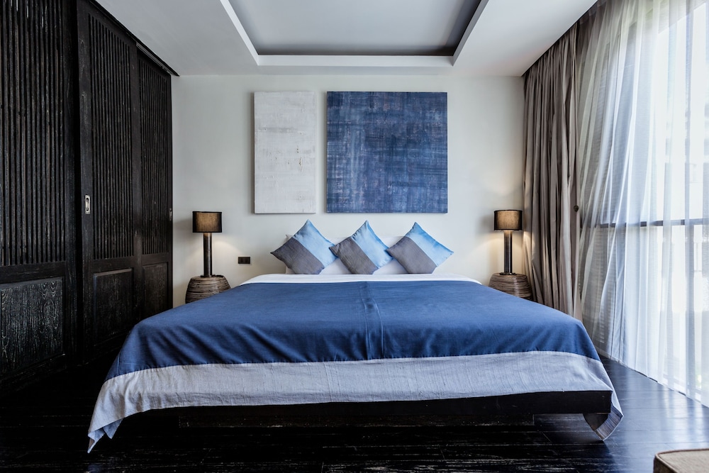 Deluxe Room, 1 Double Bed, Bathtub - Photo 3