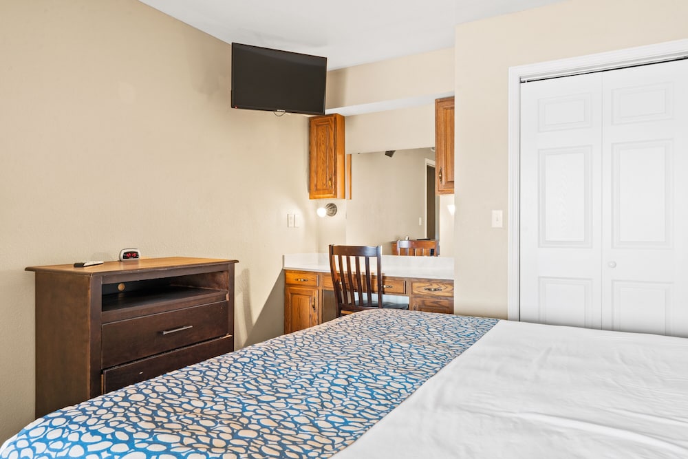 2 - BD Lakefront Deluxe Suite Unit 302 photo 1