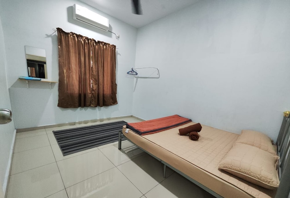 Room, 2 Bedrooms