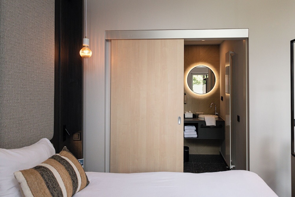 Deluxe Room - Photo 3