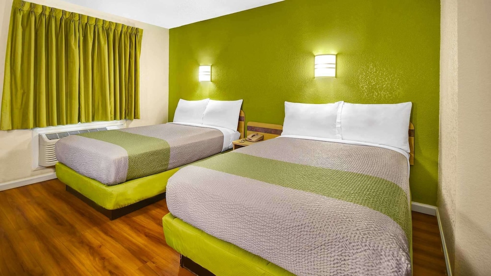 Standard Room, 2 Double Beds, Non Smoking photo 3