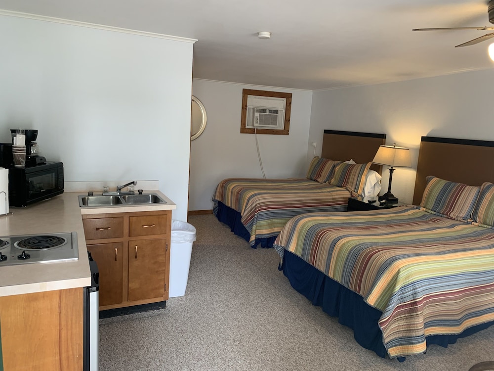 Queen Double Kitchenette