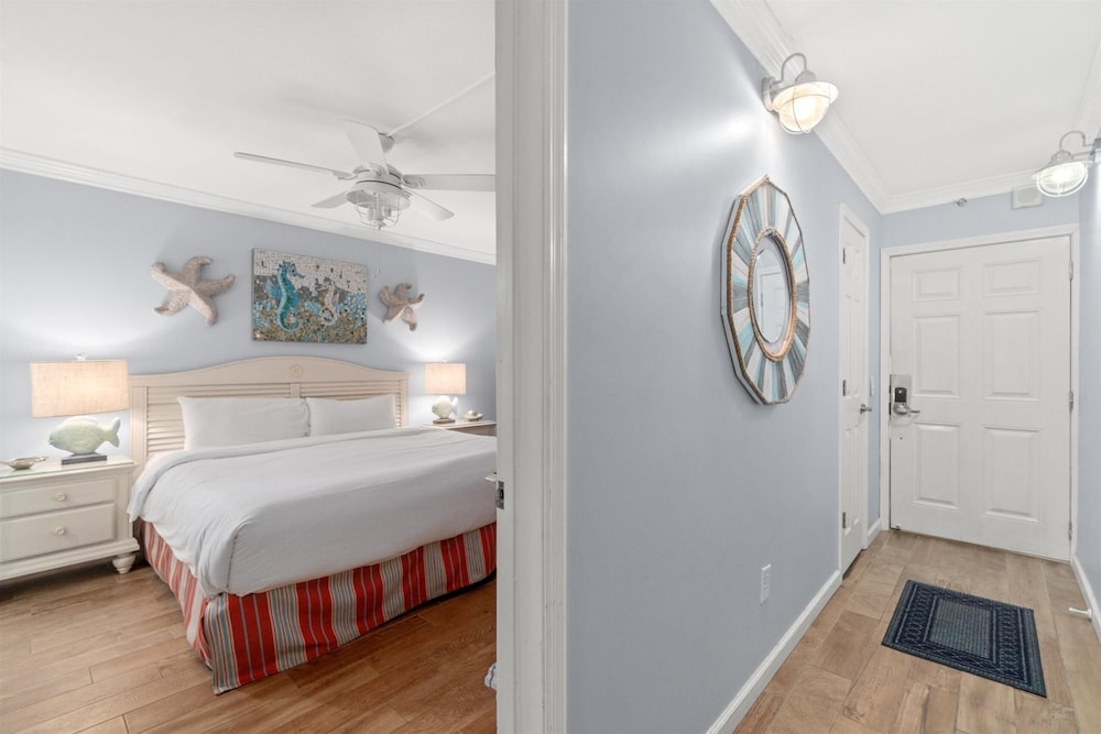 Condo, 1 King Bed with Sofa bed (The Summit 502)