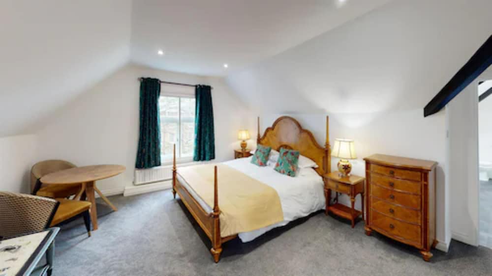 Junior Studio Suite