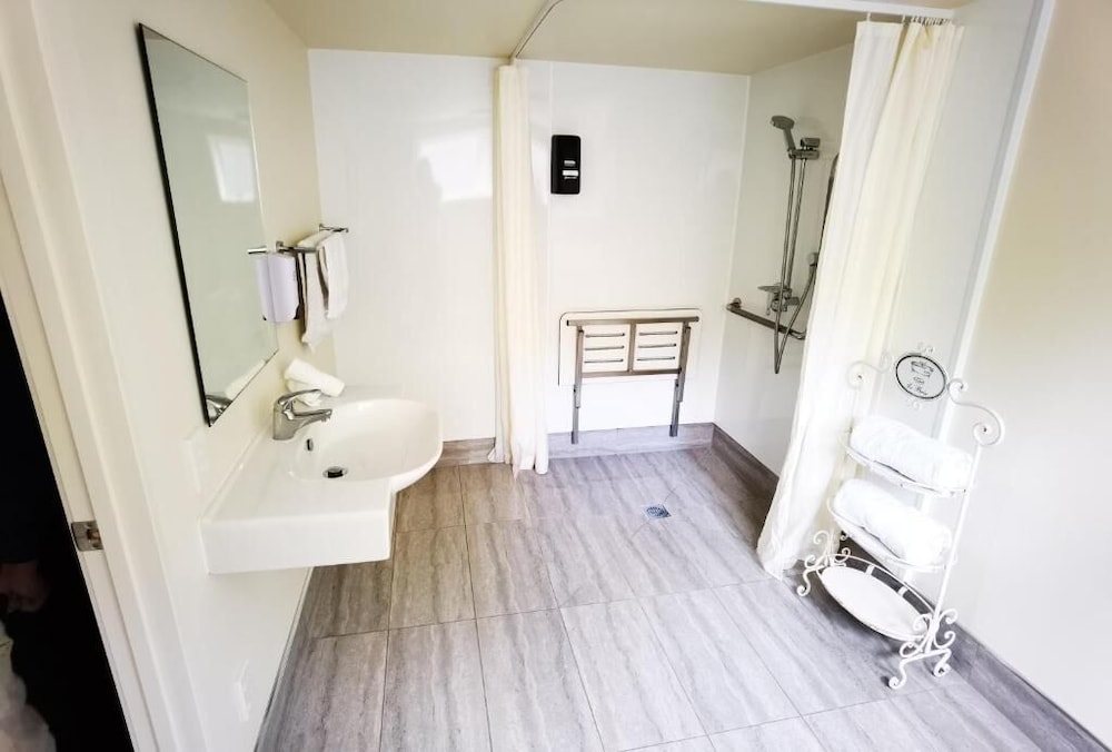 Double or Twin Room, 1 Double Bed, Mobility Accessible photo 3