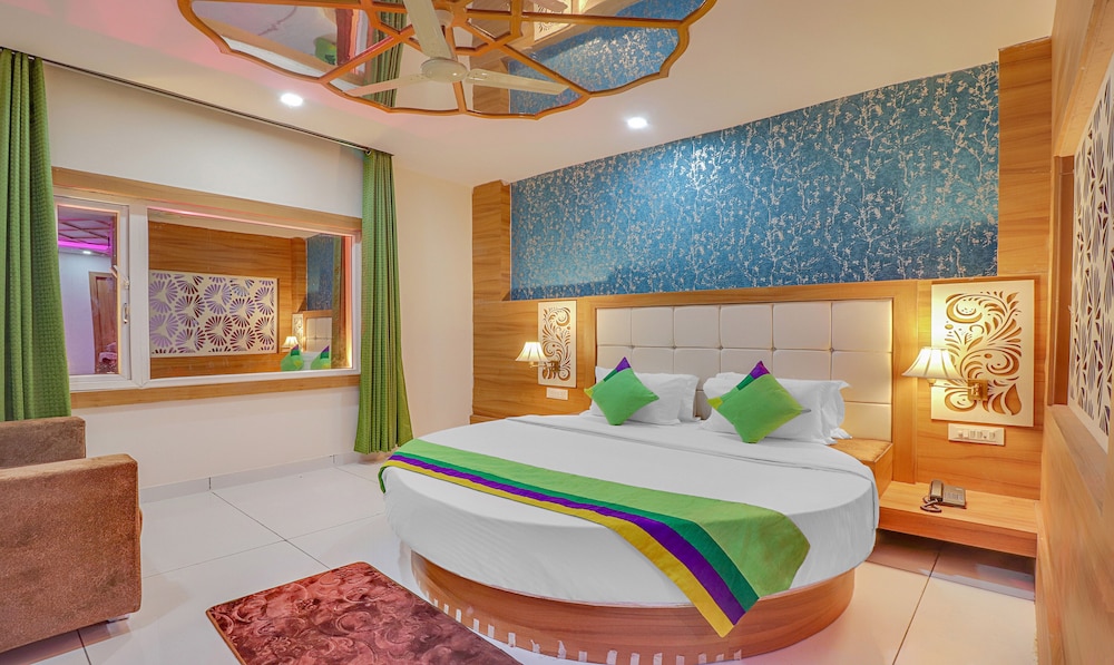 Deluxe room with Living room