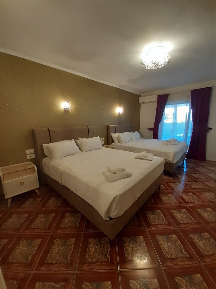 Family Room, 2 Queen Beds, Courtyard View, Ground Floor
