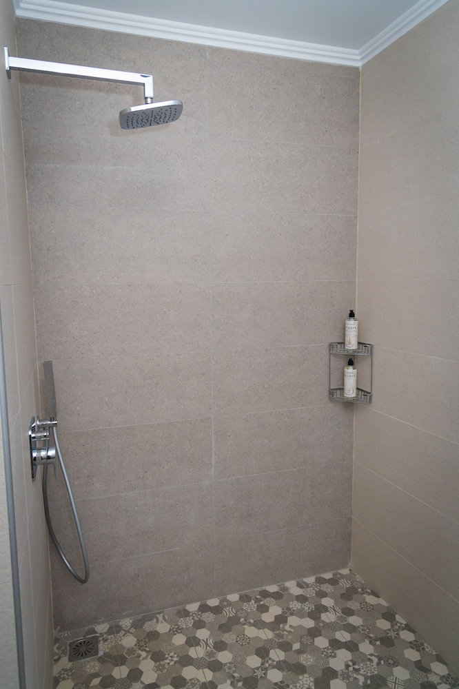 Superior Apartment - 1st floor, 1 Queen Bed with Sofa bed, Balcony,(4ppl) photo 2
