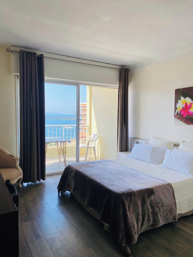 Double Room, Sea View - Photo 9