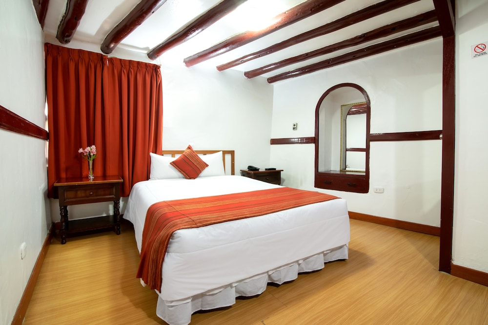 Standard Room, 1 Queen Bed, Private Bathroom photo 3