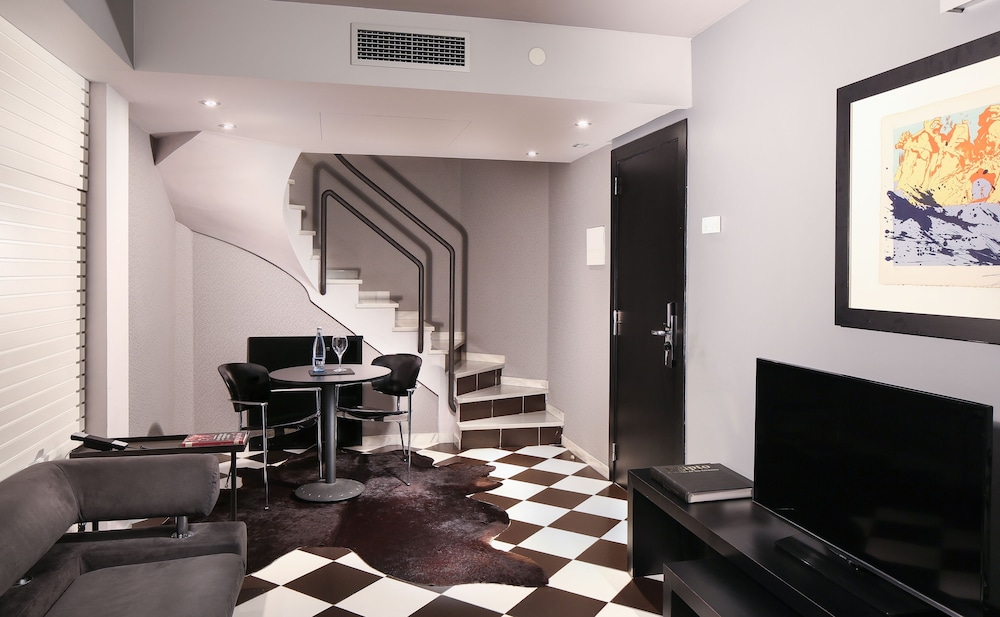 Standard Single Room thumbnail 5
