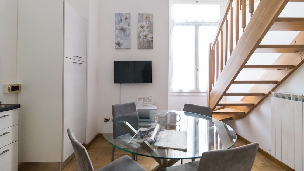 Classic Apartment photo 2