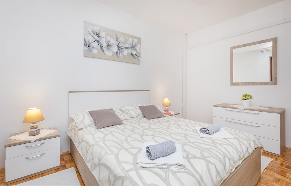 Double Room (Double Room with Private Bathroom)
