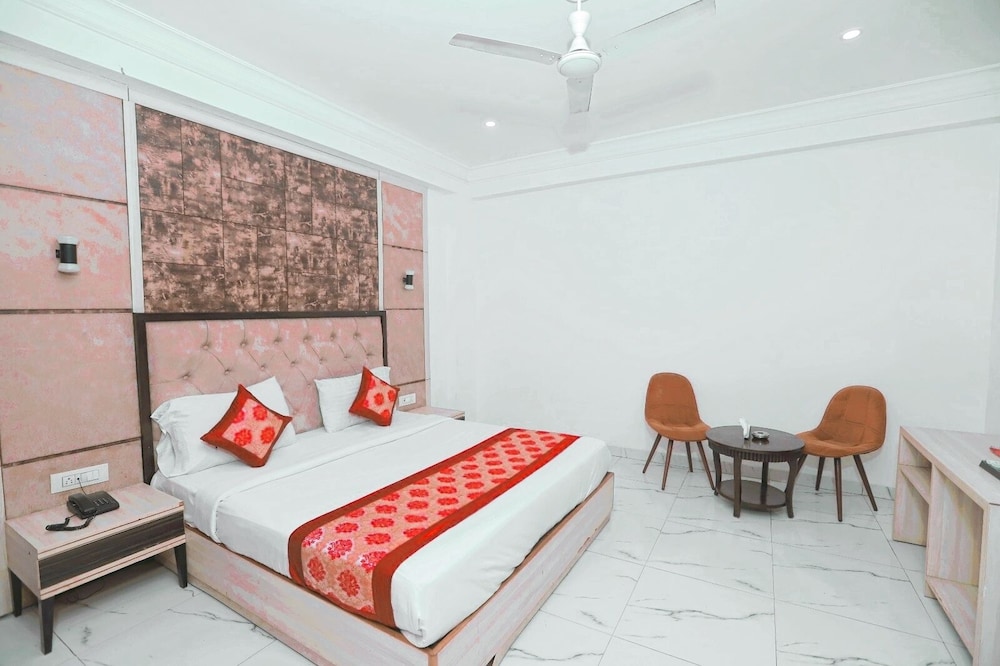 Executive Room (1 King Bed or 2 Single Beds)