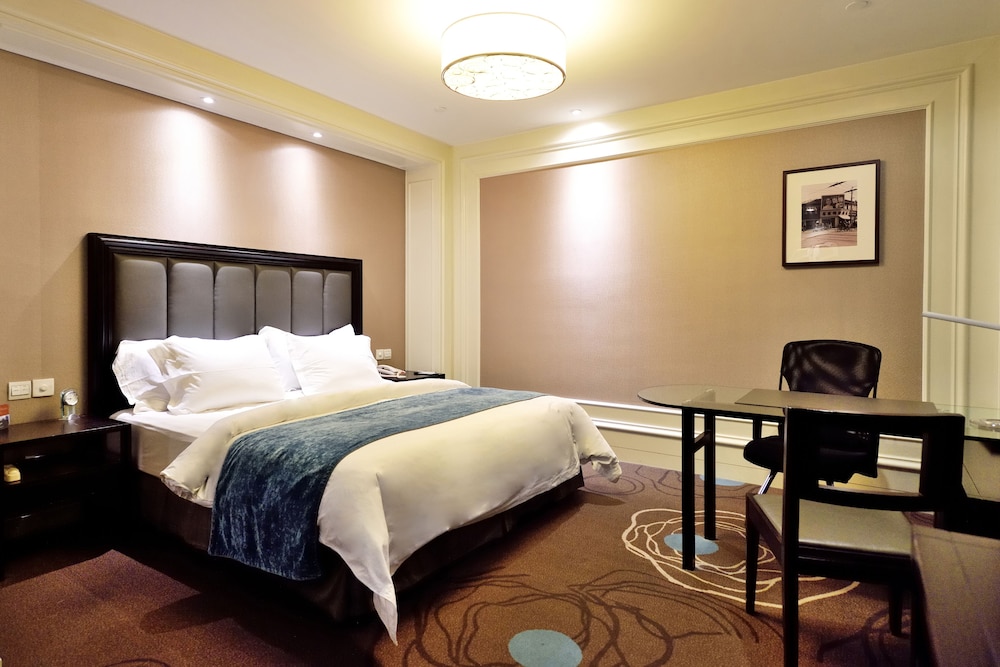 Urban Room with King Bed