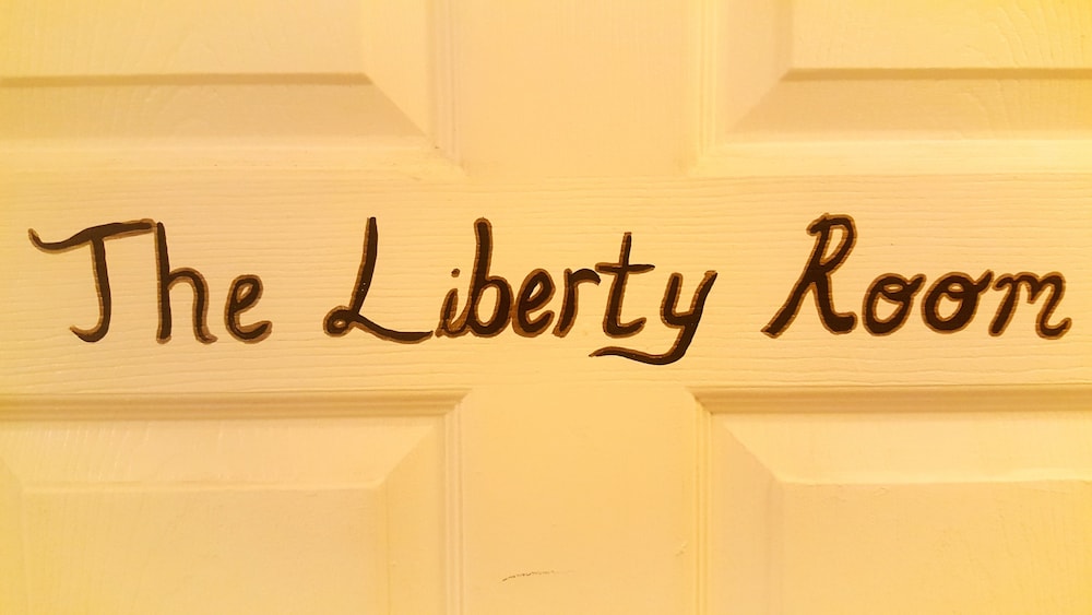 Basic Single Room, Shared Bathroom (Liberty) photo 3