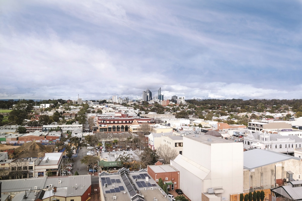 Deluxe Suite, City View - Photo 7