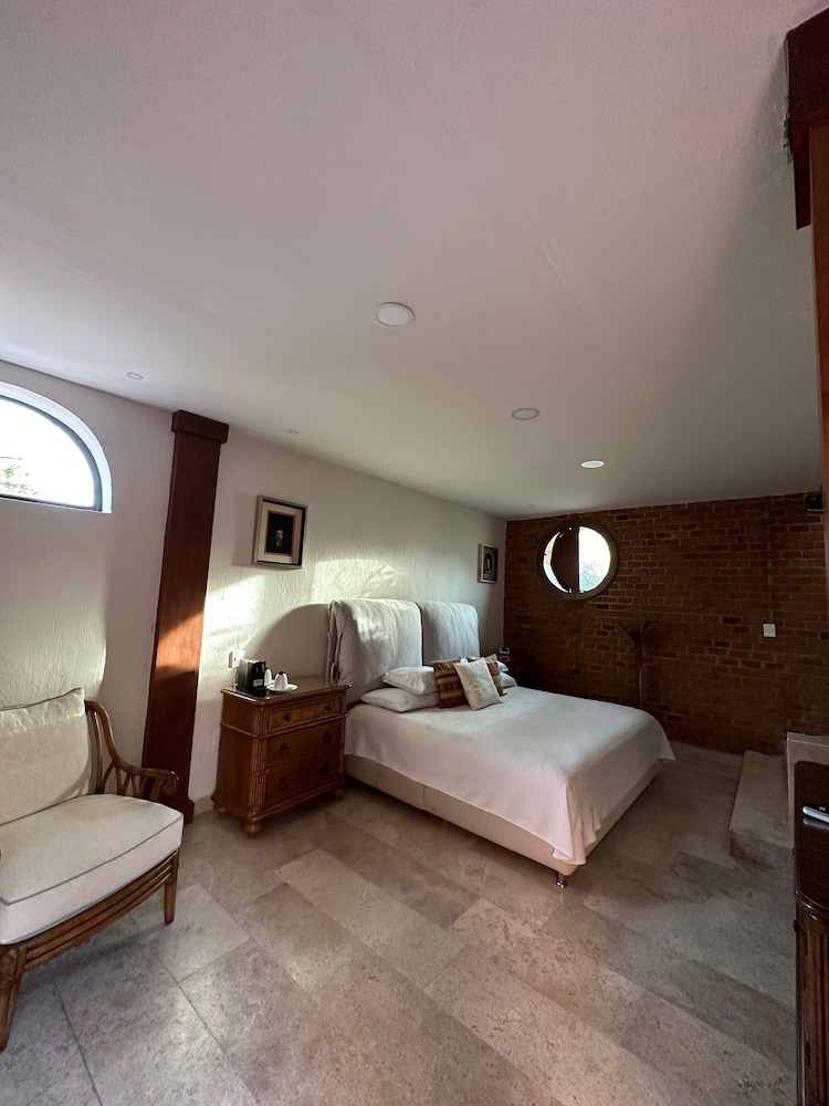 Deluxe Studio Suite