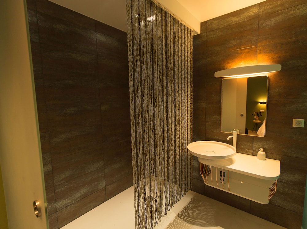 Design Double Room (Buttes Chaumont) photo 2