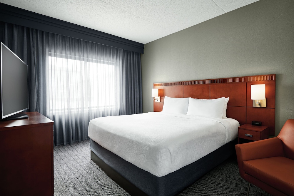 Suite, 1 Bedroom (Mobility Accessible, Roll-In Shower) photo 3