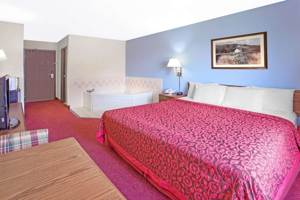 Studio Suite, 1 King Bed, Non Smoking - Photo 1