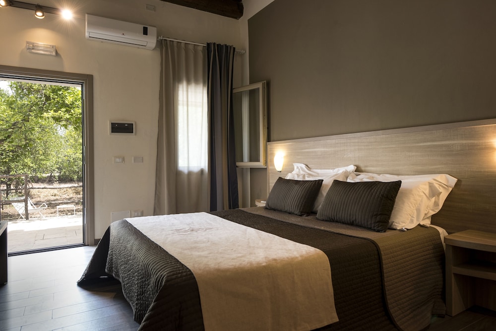 Standard Room, 1 Queen Bed, Adult Only
