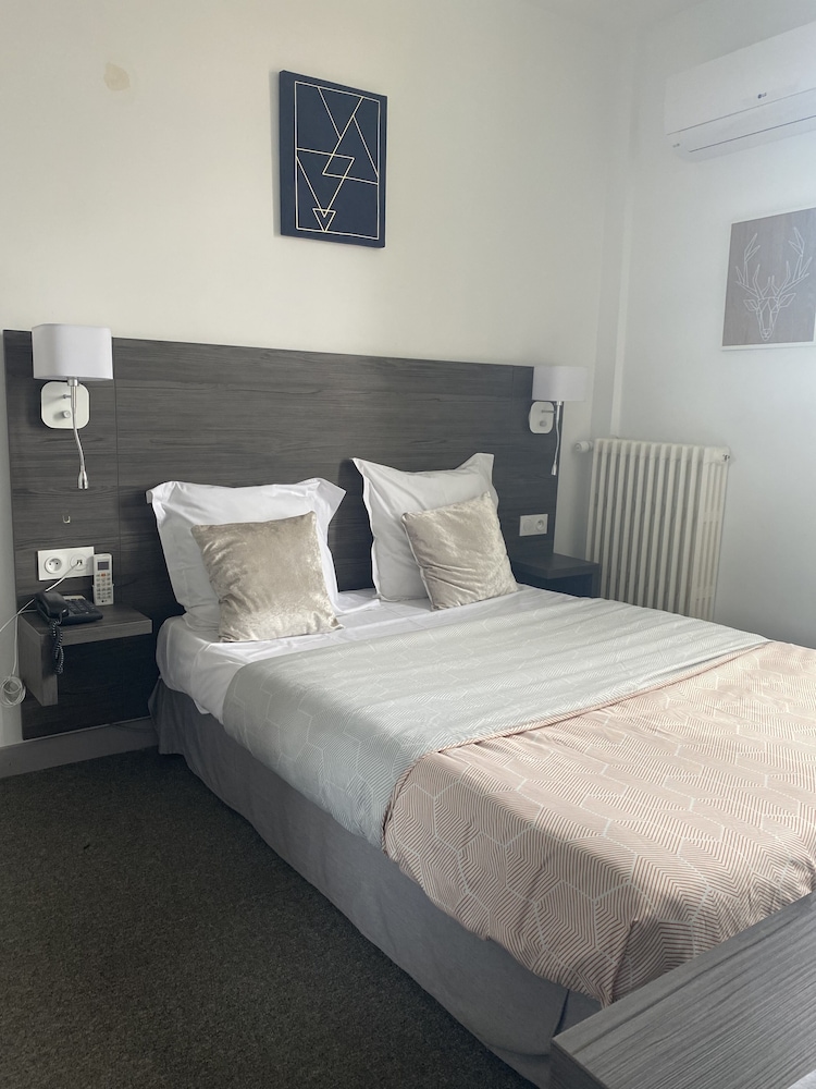 Standard Double Room - Photo 7