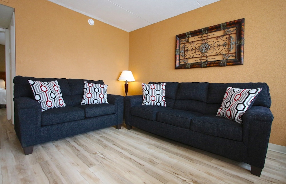 Street View 1 Bedroom Efficiency Suite photo 1