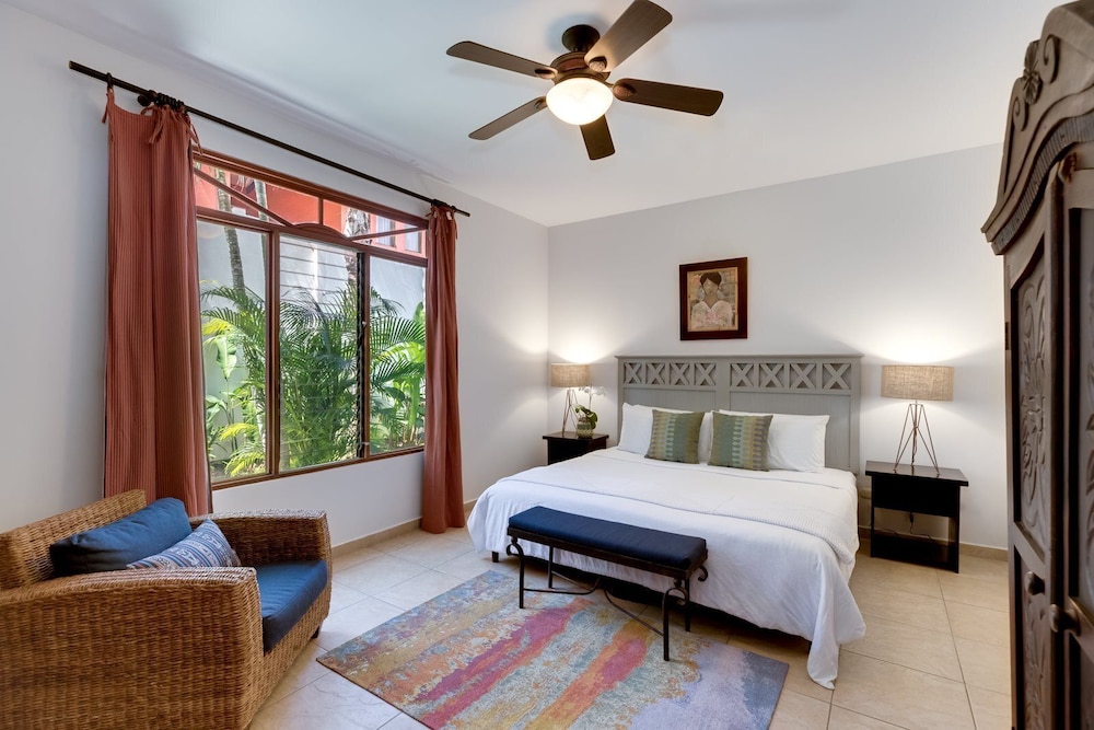 Condo (Magnificent and Spacious Poolside 3BR)