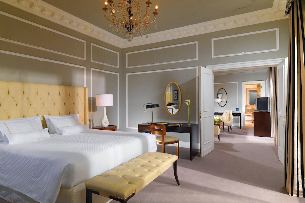 Grand Suite, 1 King Bed thumbnail 5