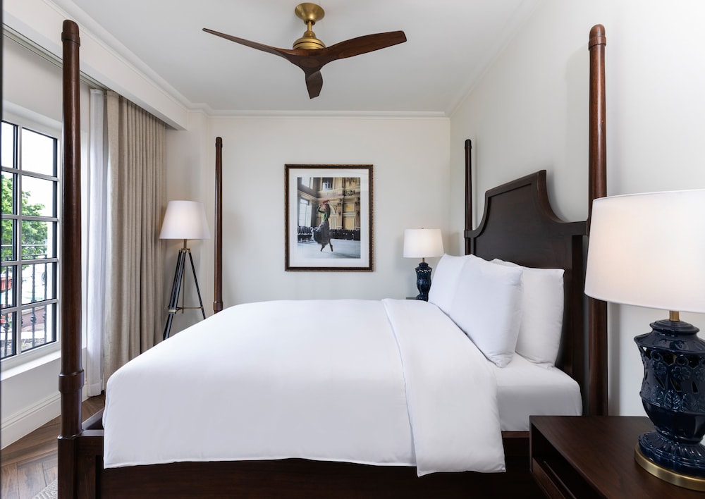 Luxury 1 Queen, Historic View