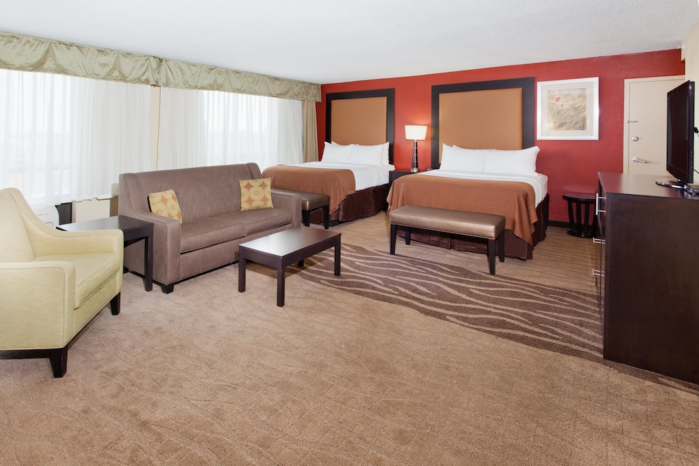 Suite, 1 Bedroom - Photo 1
