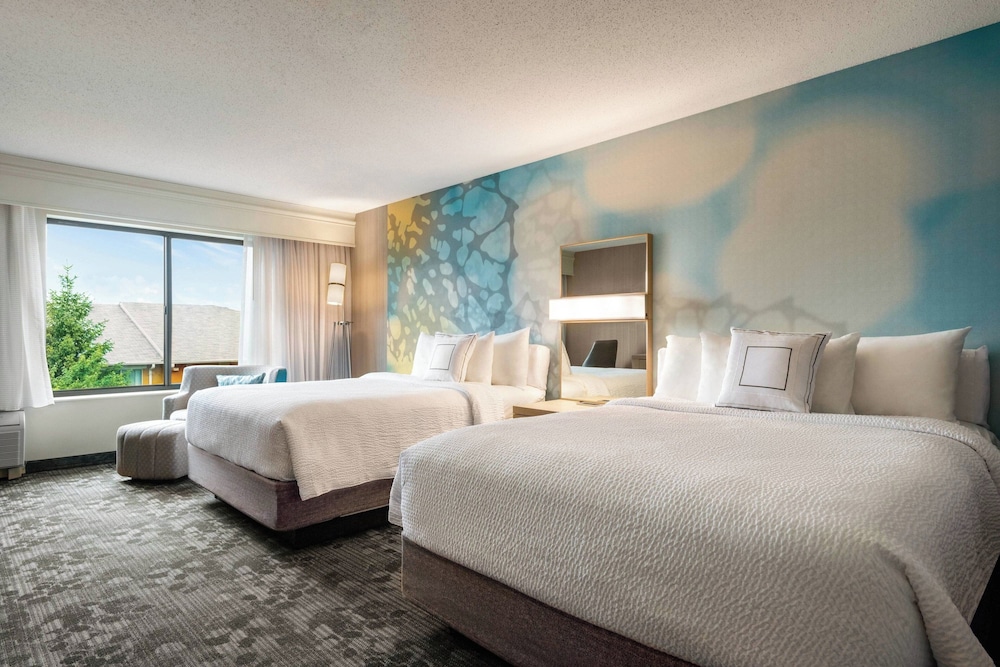 Room, 2 Queen Beds (Mobility Accessible, Tub) - Photo 1