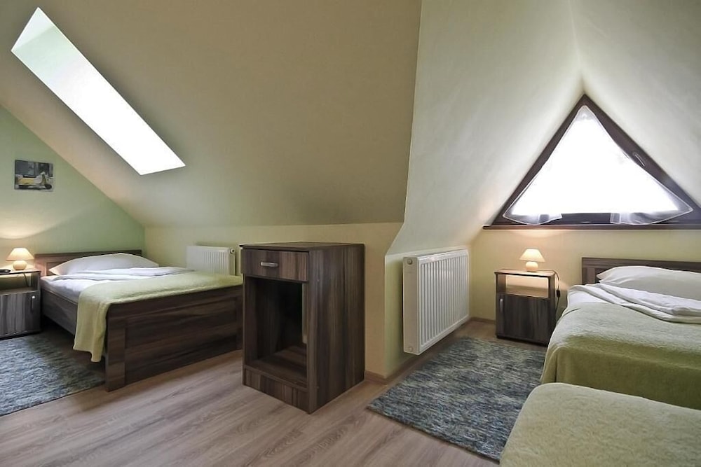 Room, Multiple Beds (6) photo 1