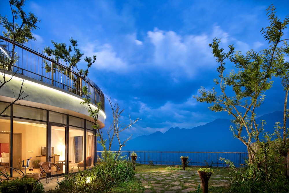 Red Dao Suite photo 3