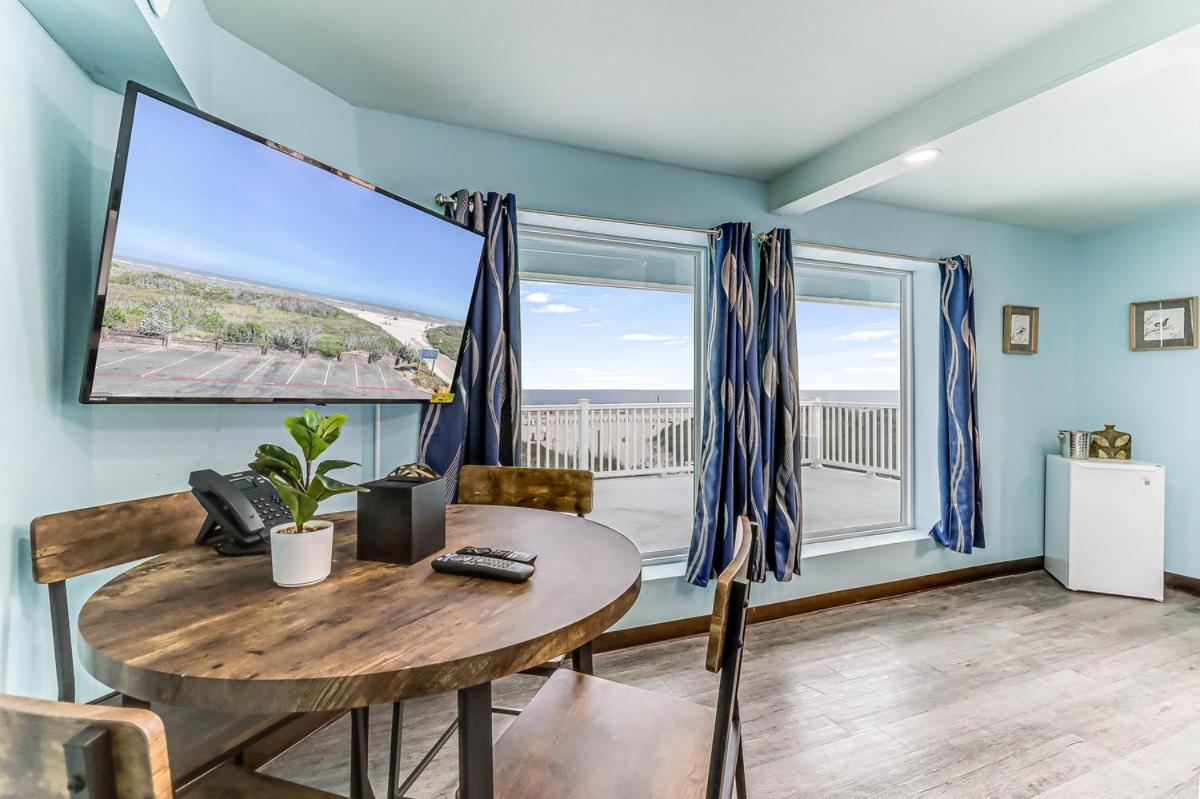 King Suite with Ocean View photo 2