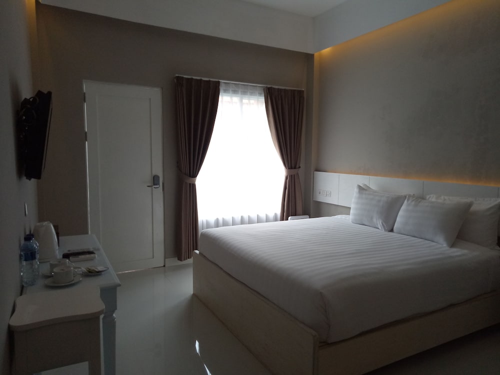 Deluxe Double Room - Photo 11