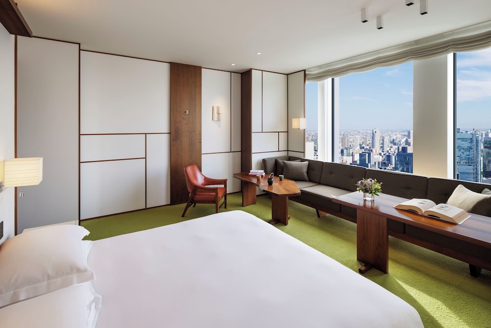 Room, 1 King Bed (Tower View) thumbnail 5
