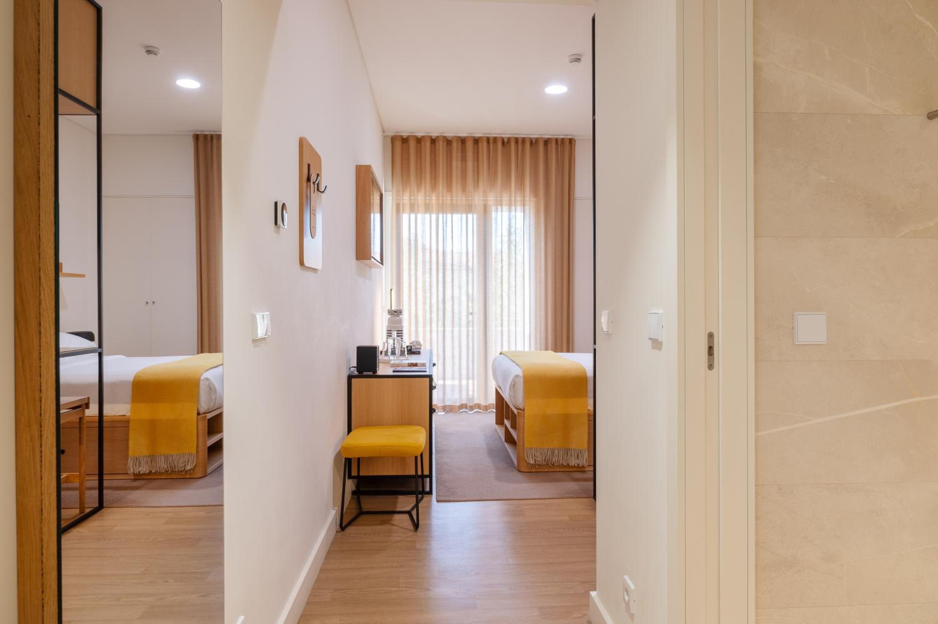 Superior Double Room with Balcony - Photo 19