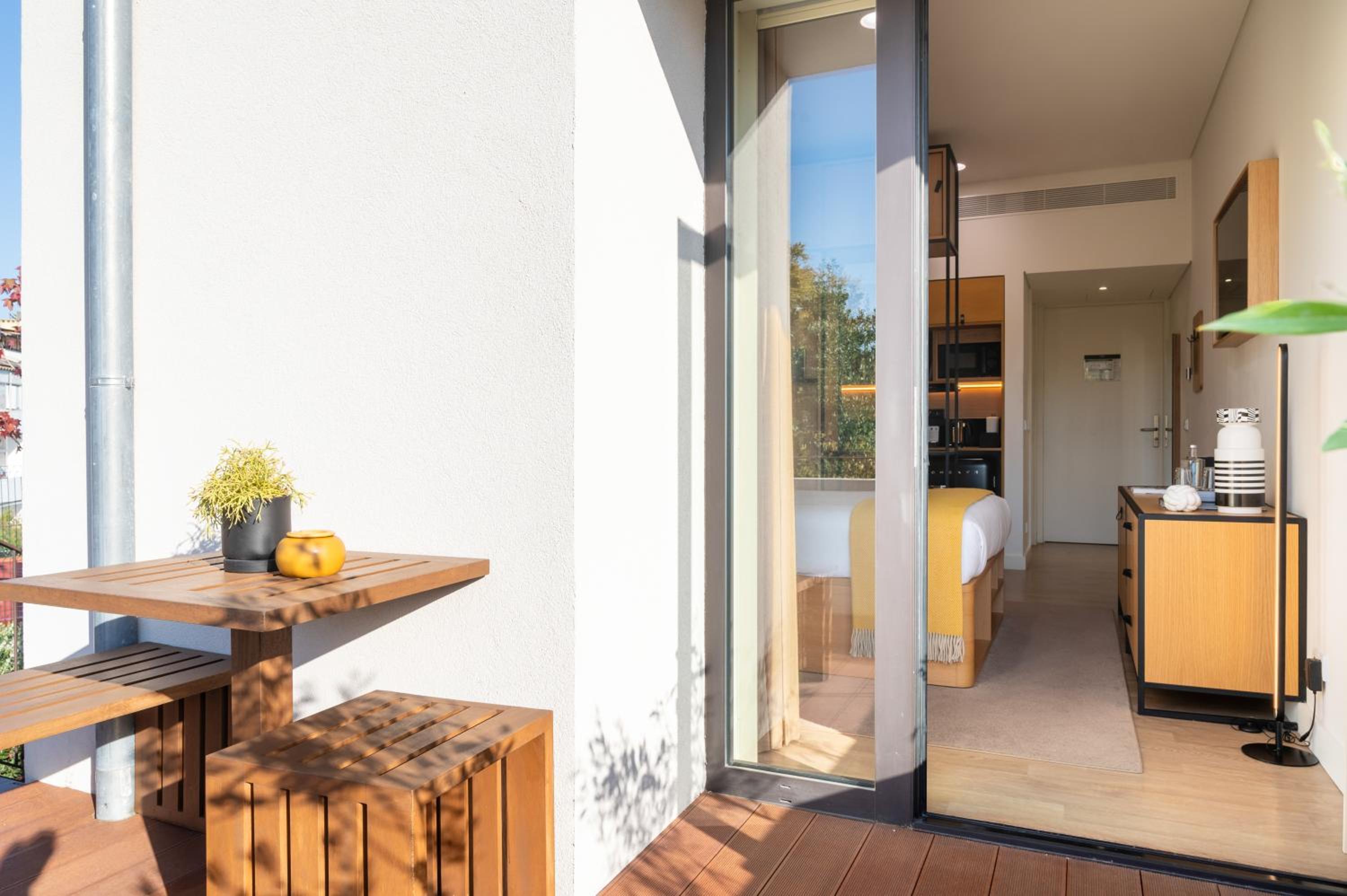 Superior Double Room with Balcony - Photo 13